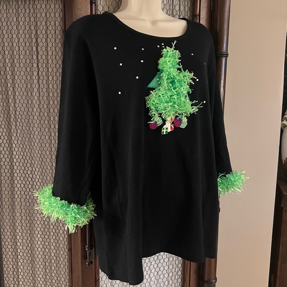 Shane Lee Inc Christmas Top - Picture 2 of 5